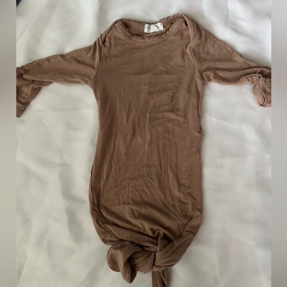 Assorted Baby Rompers and Outfits - Picture 7 of 8